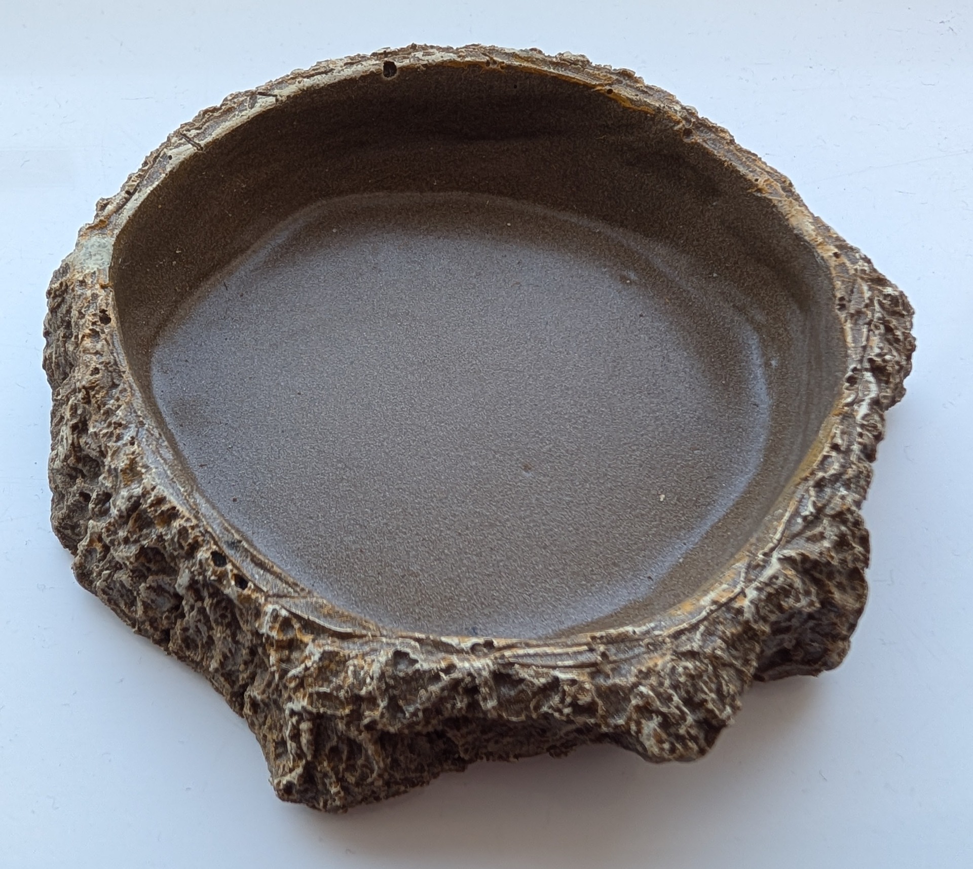 Small bark water feeding dish natural look